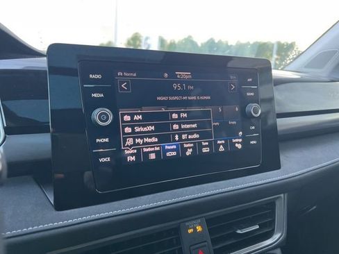 Certified 2025 Volkswagen Taos SE image 16