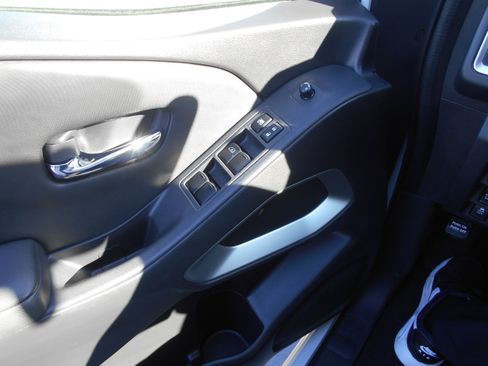 Used 2023 Nissan Frontier SV w/ Technology Package image 9