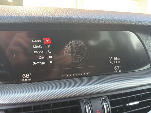 Used 2018 Alfa Romeo Stelvio Sport w/ Quick Order Package 22J Sport AWD/4WD image 16