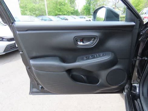 Used 2023 Honda HR-V LX image 15