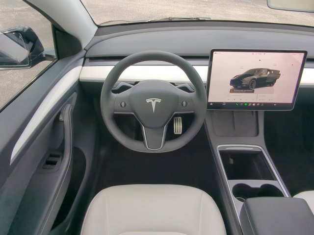 Used 2025 Tesla Model Y Performance AWD/4WD image 16