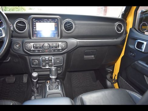 Used 2019 Jeep Wrangler Unlimited Sahara image 34