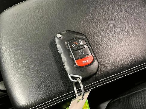 Used 2021 Jeep Gladiator Overland AWD/4WD image 34