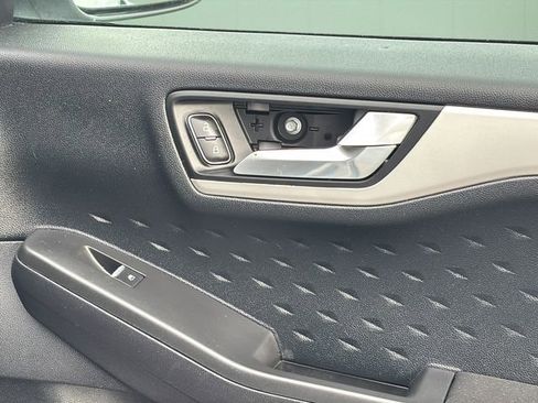 Used 2020 Ford Escape SE image 34