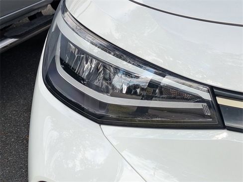 Used 2023 Volkswagen ID.4 Pro image 4