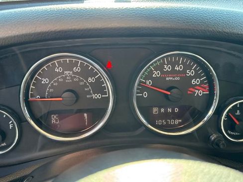 Used 2016 Jeep Wrangler Unlimited Rubicon image 18