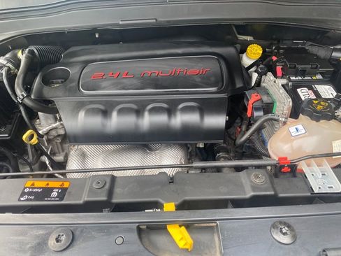 Used 2017 Jeep Renegade Latitude image 28