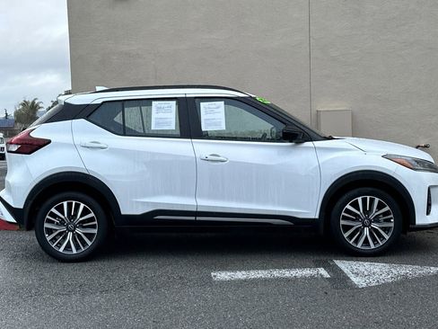 Used 2023 Nissan Kicks SR w/ SR Premium Package image 3