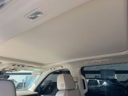 Used 2022 GMC Yukon XL Denali w/ Denali Premium Package image 22