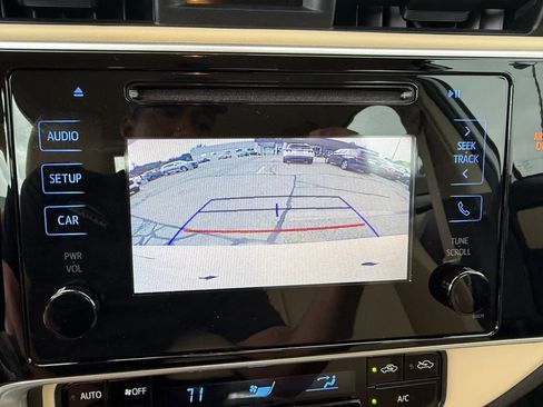 Used 2017 Toyota Corolla LE w/ Carpet Mat Package (TMS) FWD image 31