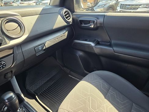 Used 2017 Toyota Tacoma TRD Off-Road w/ Tow Package image 43