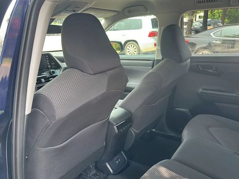 Used 2021 Toyota Highlander LE FWD image 16