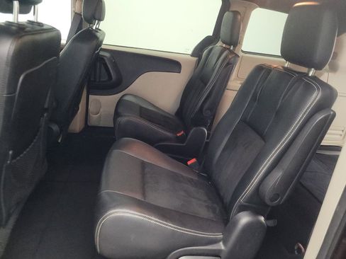 Used 2019 Dodge Grand Caravan SXT FWD image 18