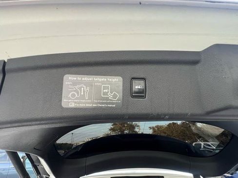 Used 2019 INFINITI QX50 Essential w/ Sensory Package AWD/4WD image 23