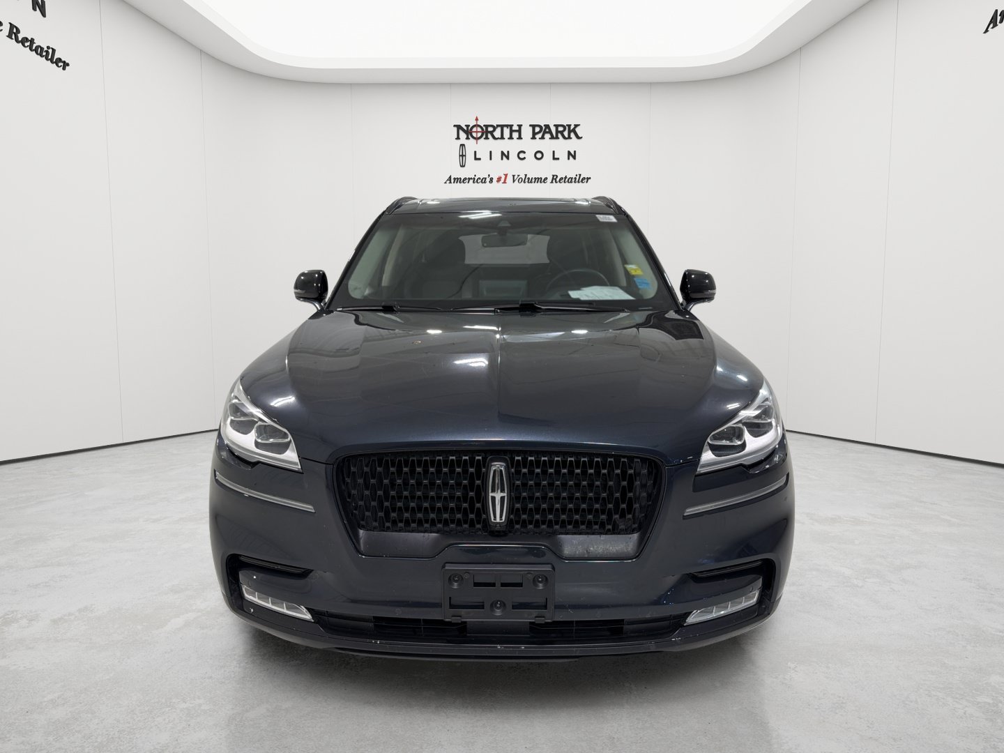 Used 2023 Lincoln Aviator Reserve w/ Equipment Group 201A AWD/4WD image 8