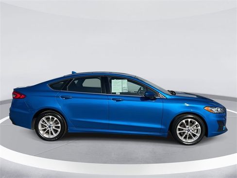 Certified 2020 Ford Fusion SE image 4