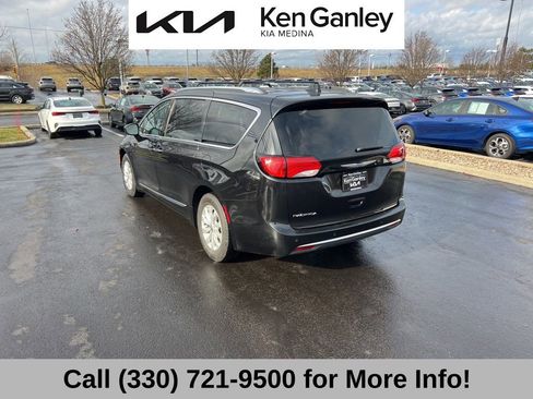 Used 2018 Chrysler Pacifica Touring-L w/ Premium Audio Group image 14