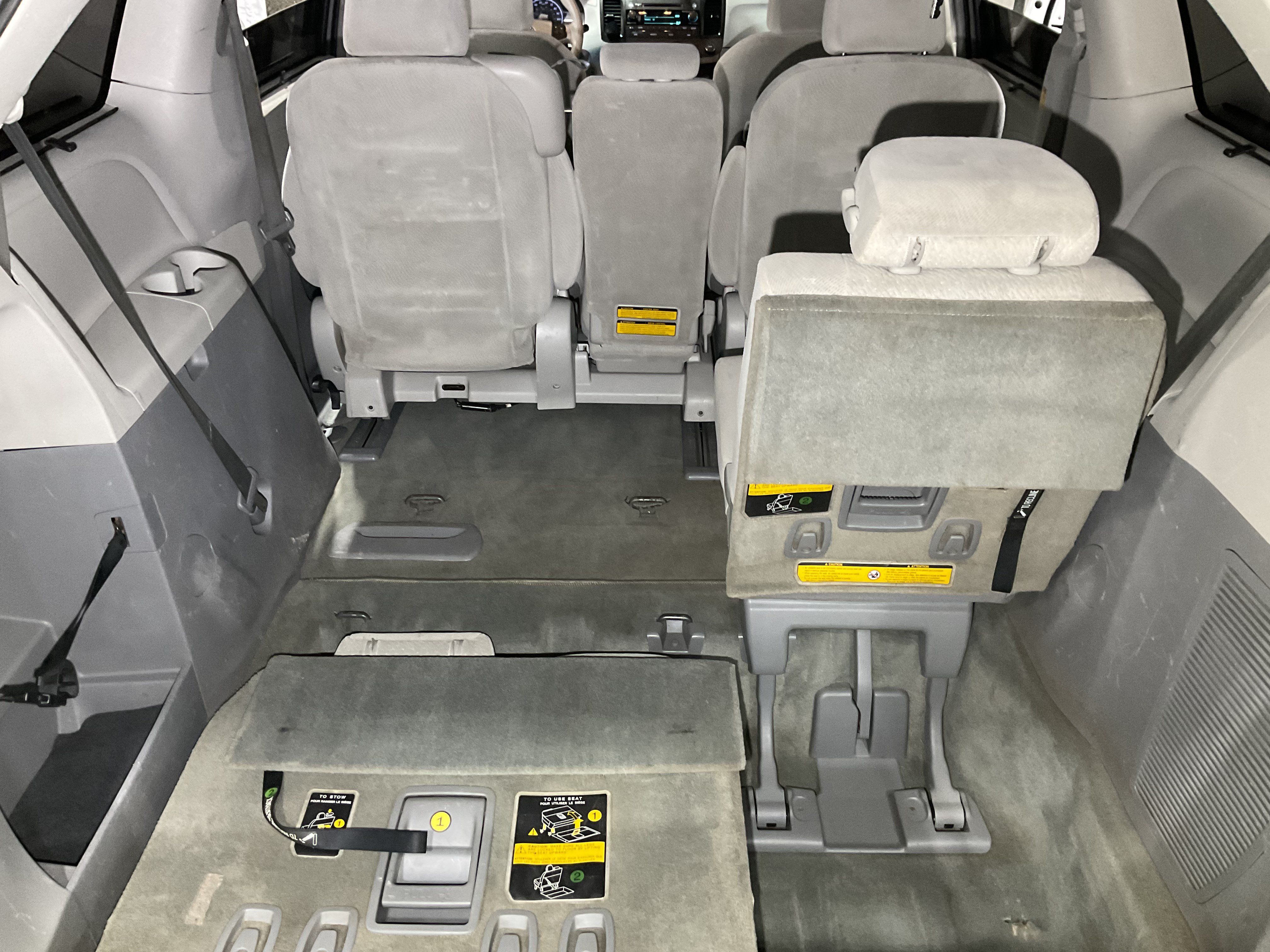 Used 2012 Toyota Sienna LE w/ Towing Pkg FWD image 43