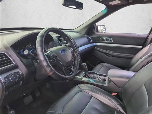 Used 2016 Ford Explorer XLT w/ Equipment Group 202A image 8