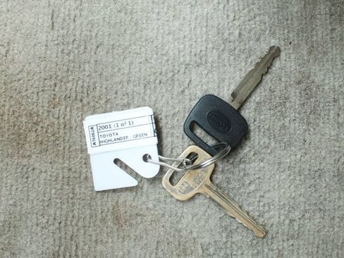 Used 2001 Toyota Highlander 2WD w/ Quick-Order Pkg image 24
