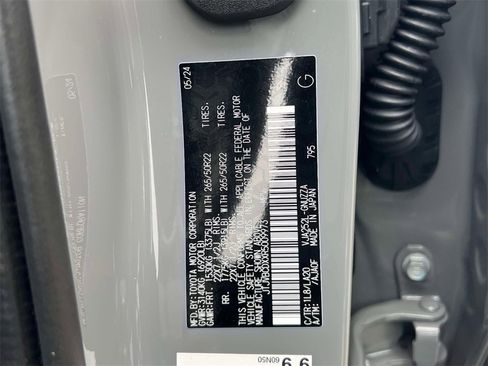 Used 2024 Lexus GX 550 w/ Accessory Package (2T) image 21