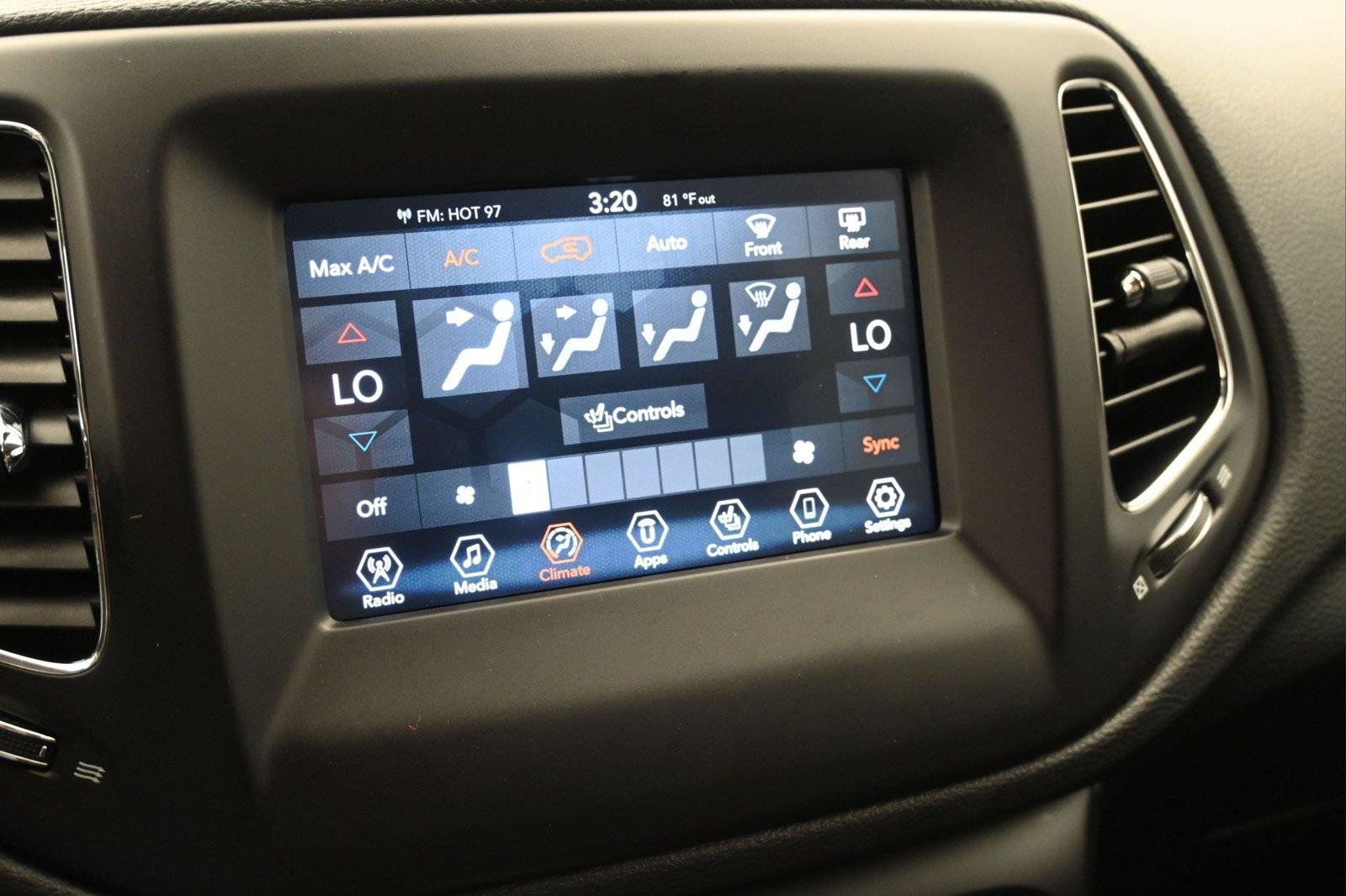 Used 2019 Jeep Compass Latitude w/ Cold Weather Group AWD/4WD image 4