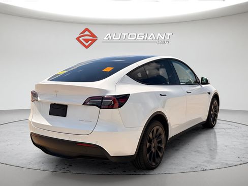 Used 2022 Tesla Model Y Long Range AWD/4WD image 6