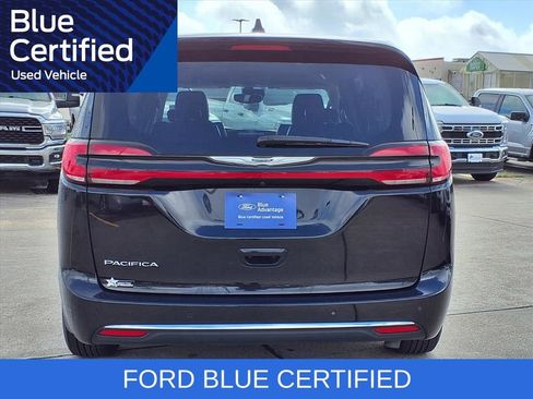 Used 2024 Chrysler Pacifica Touring-L image 5