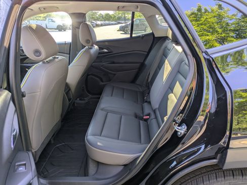 Used 2026 Chevrolet Trax ACTIV w/ Sunroof Package FWD image 29