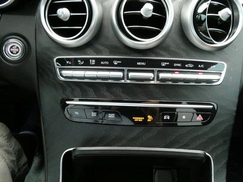 Used 2022 Mercedes-Benz GLC 300 4MATIC image 29