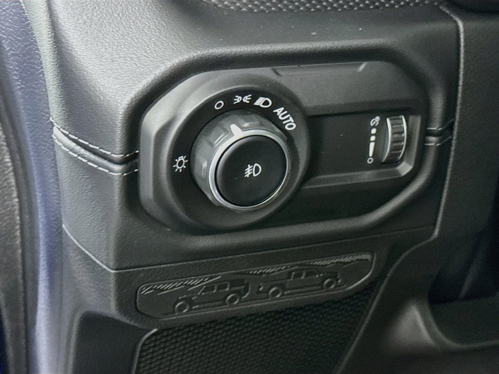 Used 2025 Jeep Wrangler Unlimited Rubicon AWD/4WD image 19