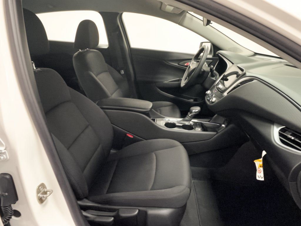 Used 2022 Chevrolet Malibu RS FWD image 30