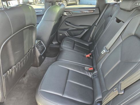 Used 2021 Porsche Macan AWD/4WD image 25