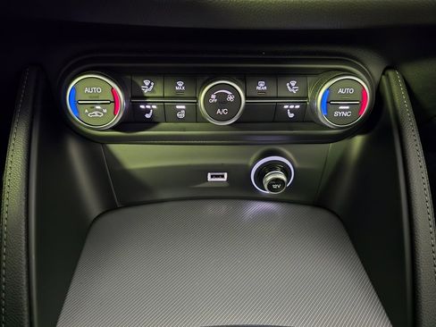 New 2025 Alfa Romeo Stelvio Sprint image 15