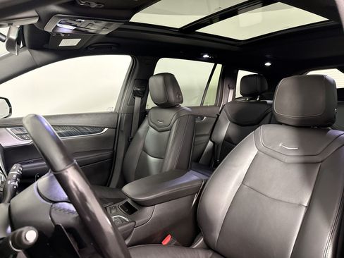 Used 2020 Cadillac XT6 Premium Luxury AWD/4WD image 23
