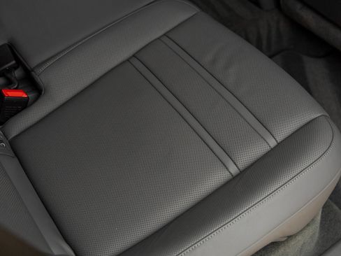 Used 2023 Porsche Cayenne image 39