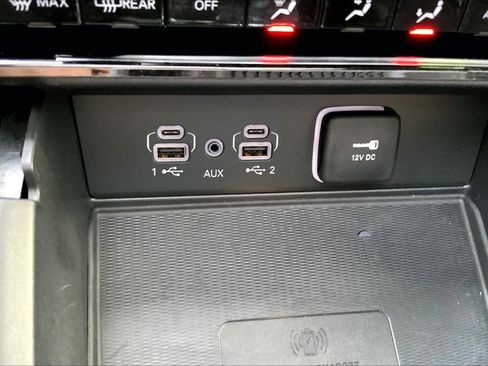 Certified 2025 Jeep Grand Cherokee Altitude image 29