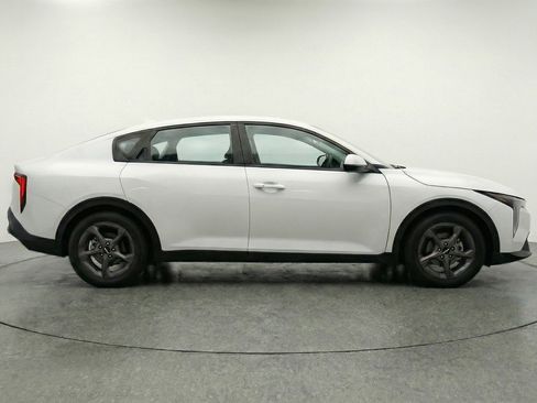 Used 2025 Kia K4 LXS image 11