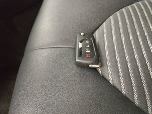 Used 2019 Toyota Camry SE FWD image 32