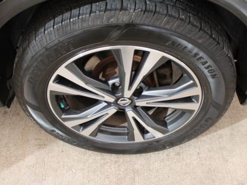 Used 2018 Nissan Rogue SL w/ Premium Package image 20