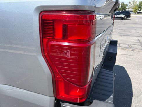 Used 2022 Ford F250 Platinum w/ FX4 Off-Road Package AWD/4WD image 12