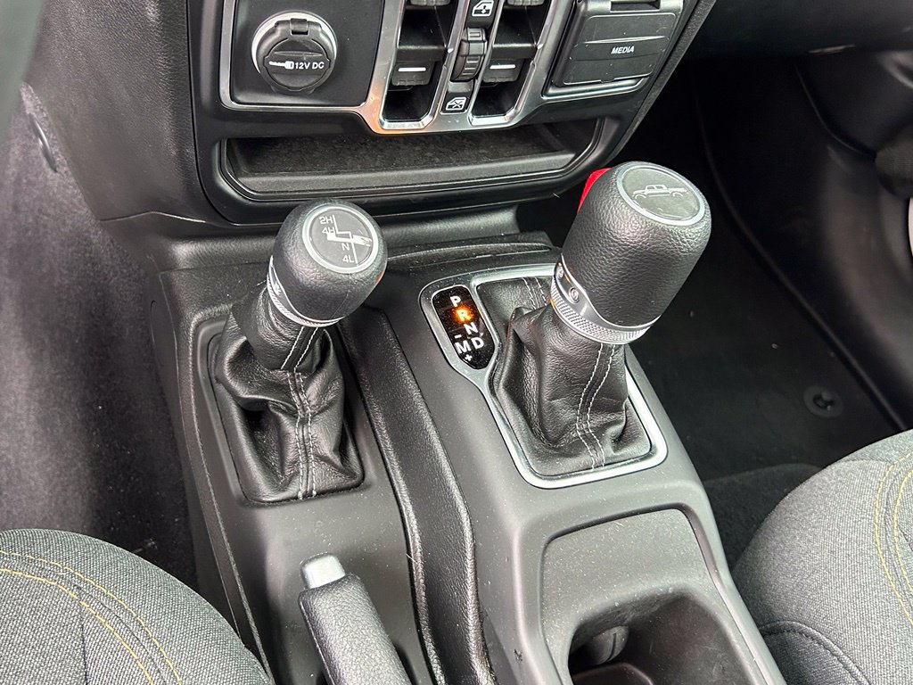 Certified 2025 Jeep Gladiator Sport AWD/4WD image 14