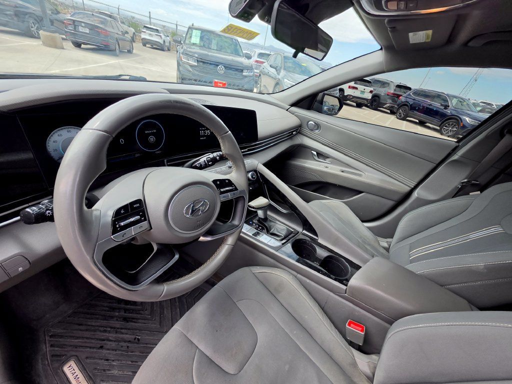 Used 2023 Hyundai Elantra SEL w/ Convenience Package FWD image 10
