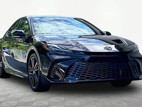 Used 2025 Toyota Camry XSE FWD image 3