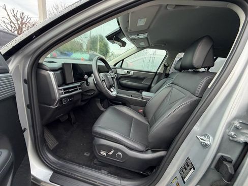 Used 2025 Hyundai Santa Fe SEL image 6