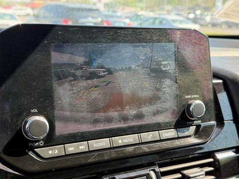 Used 2022 Nissan Pathfinder SV FWD image 27