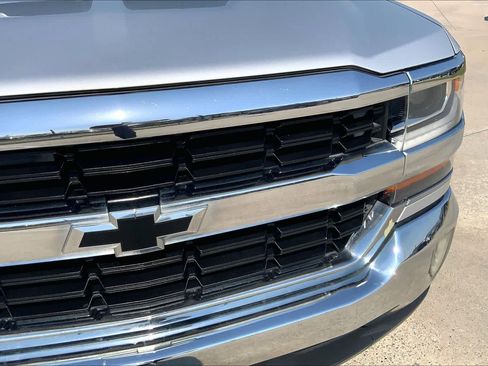Used 2017 Chevrolet Silverado 1500 LT w/ Texas Edition image 29