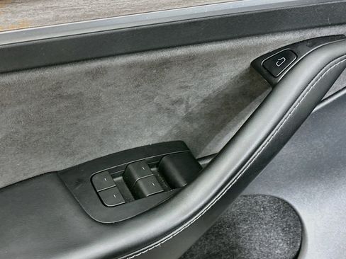 Used 2023 Tesla Model Y Long Range AWD/4WD image 15