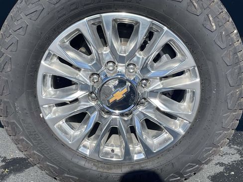 Used 2021 Chevrolet Silverado 2500 High Country w/ Z71 Off-Road Package image 9