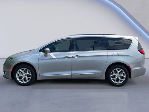 Used 2019 Chrysler Pacifica Touring-L w/ Advanced Safetytec Group FWD image 2